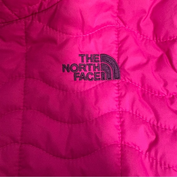 The North Face Fuchsia Women's Ski Jacket - Picture 5 of 11
